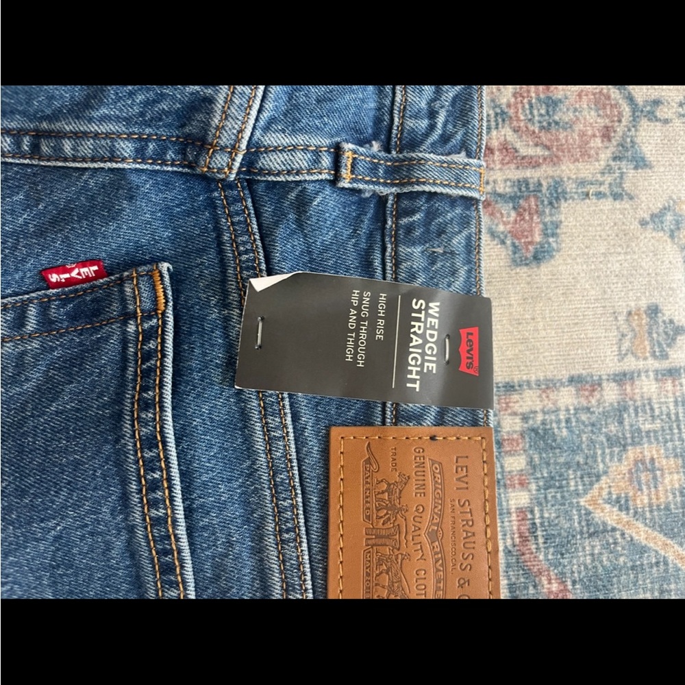 NWT Levi’s Wedgie Straight Premium Denim Jeans - Picture 9 of 9